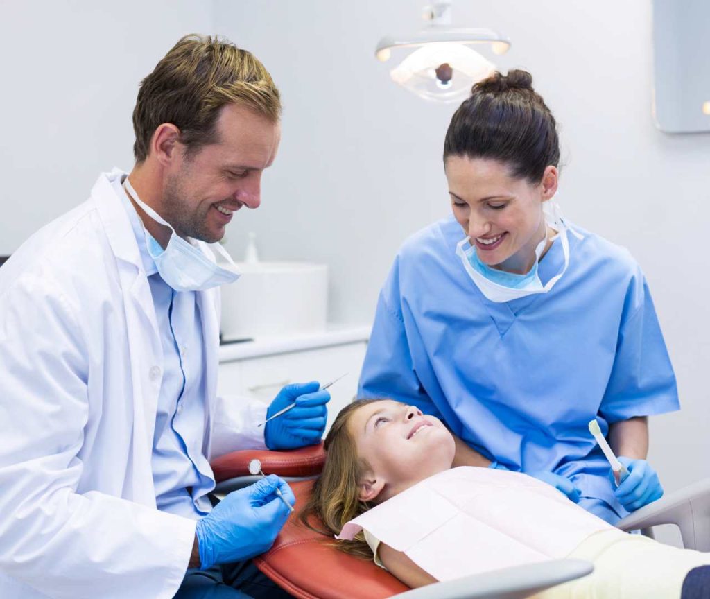 dentist interact with children