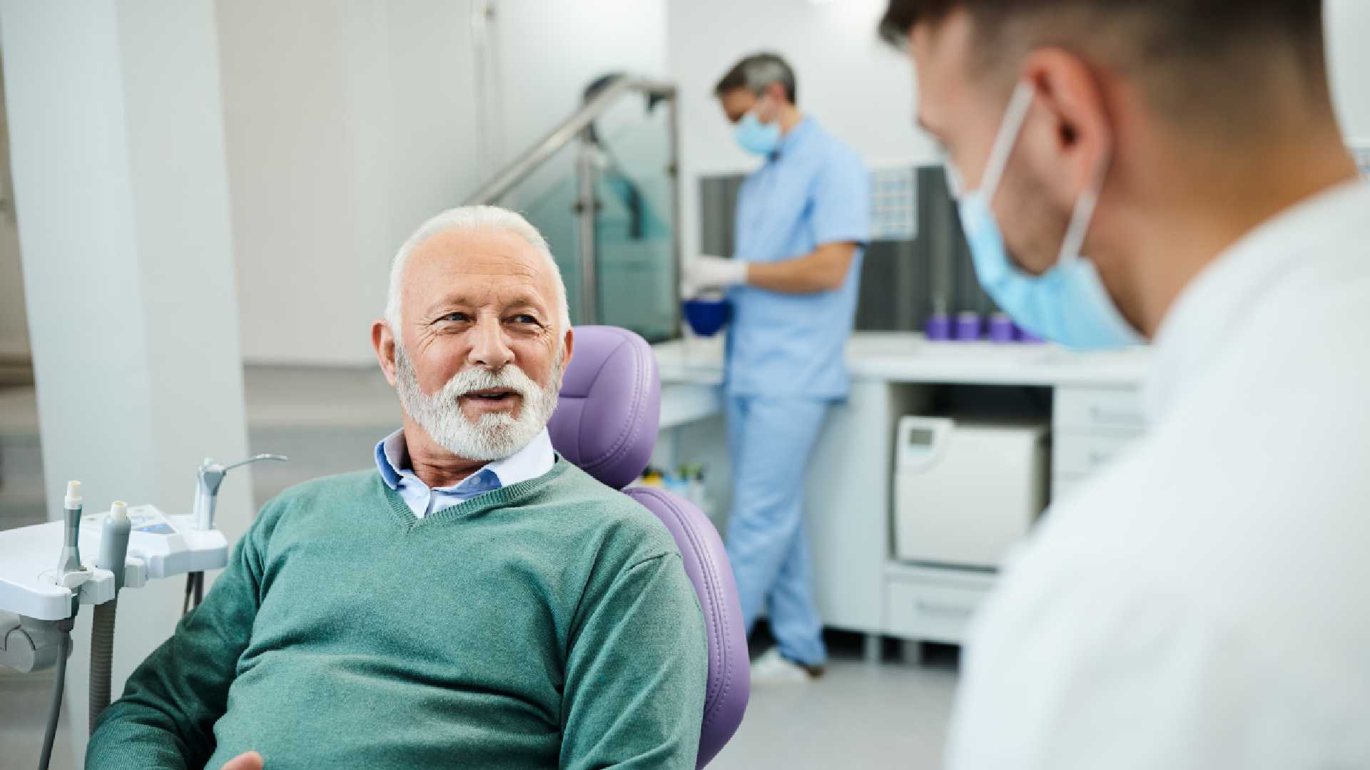 Senior Dental Care Services That Prevent Common Aging Issues