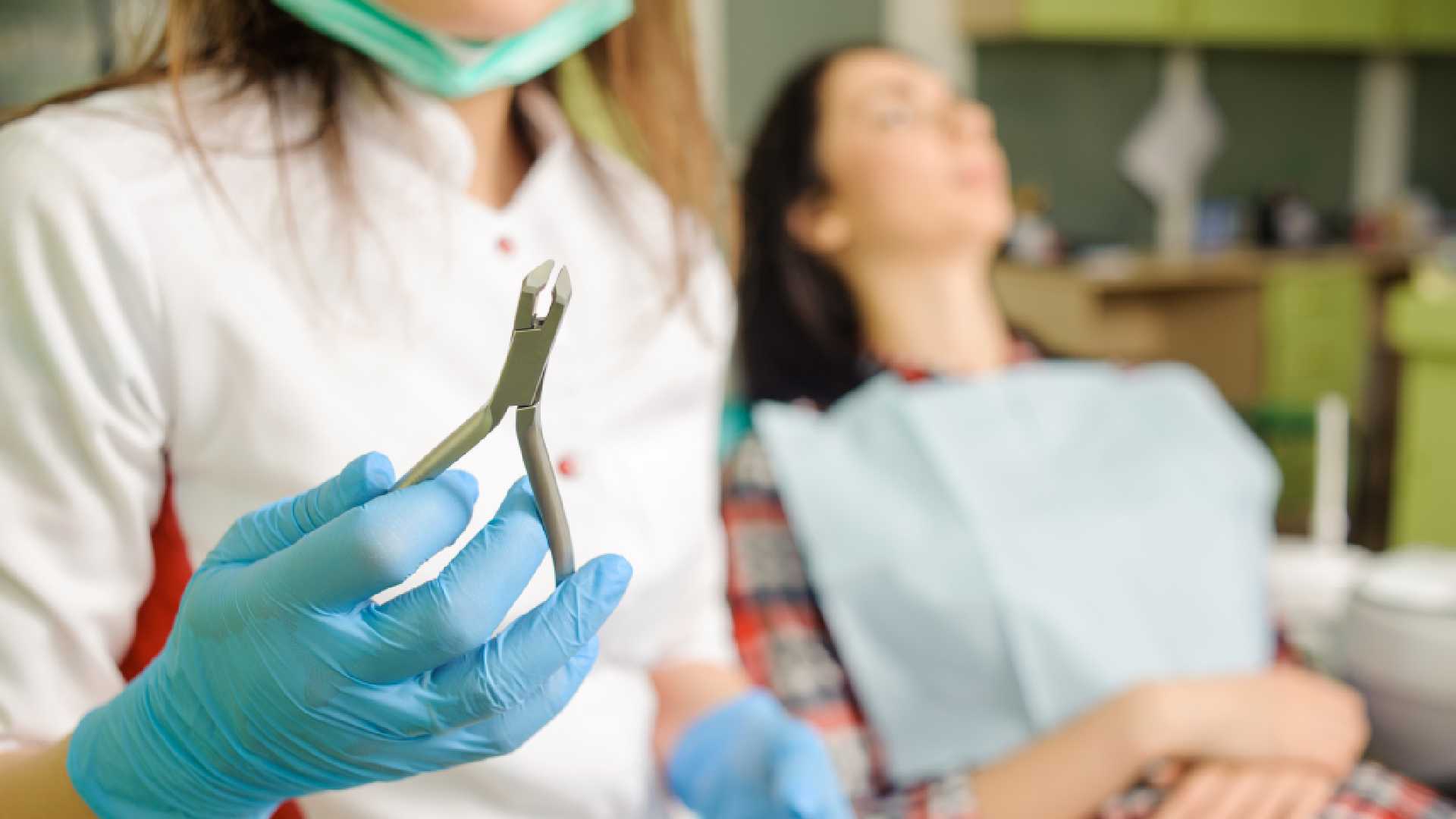 What You Need to Know About Emergency Tooth Extraction