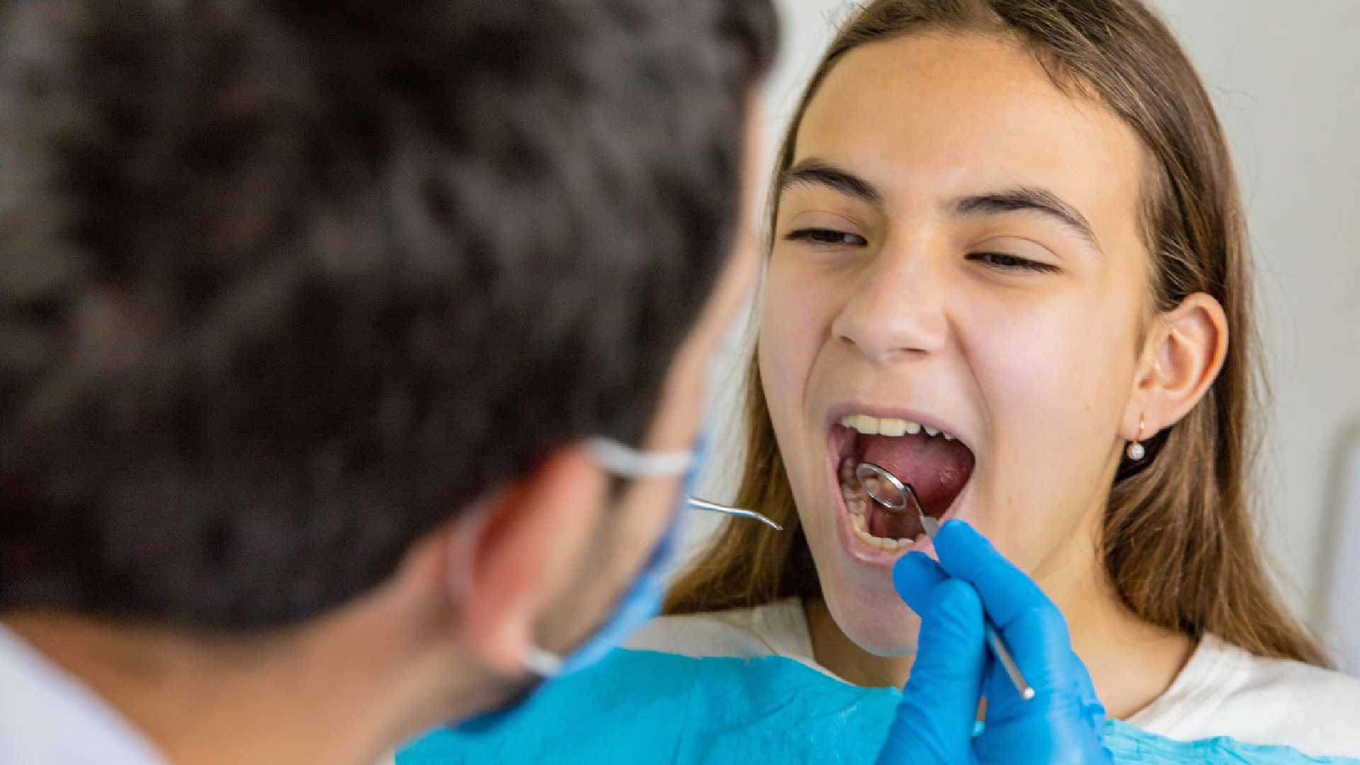 What to Expect After Tooth Extraction: Signs of a Healthy Recovery