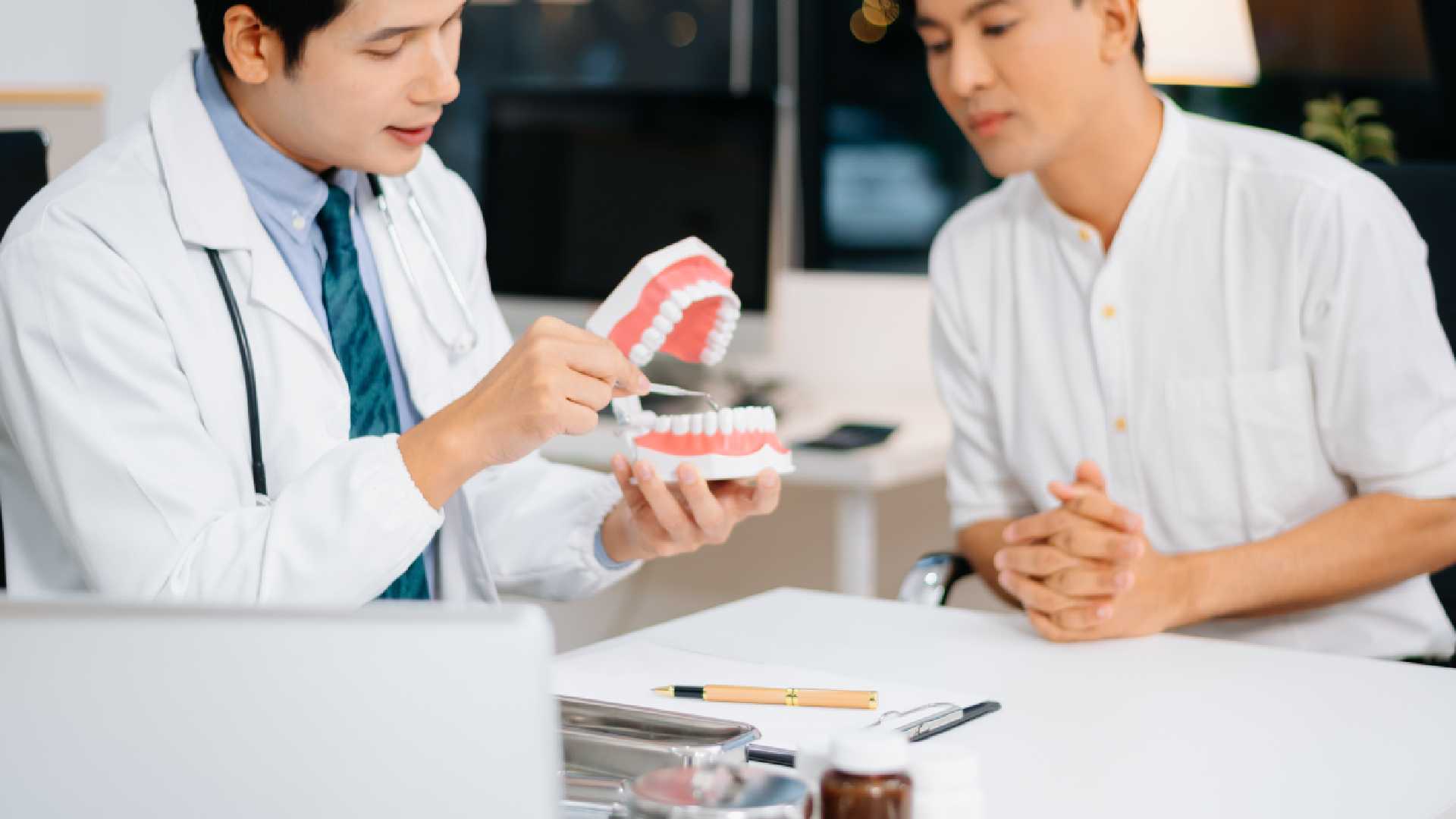 Your Guide to Finding the Best Full Dentures Dentist